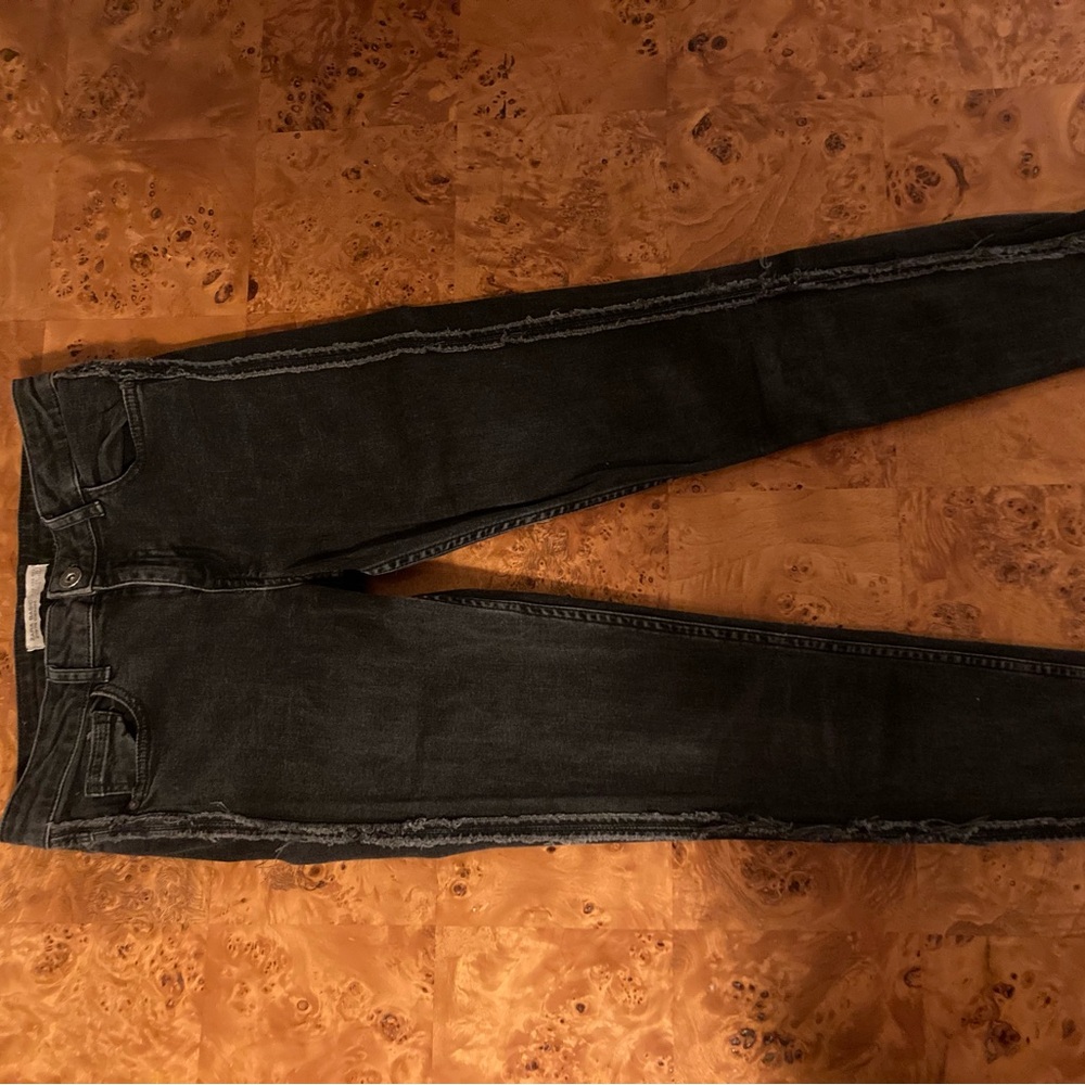 Zara Size 4 black skinny jeans with fray on hem